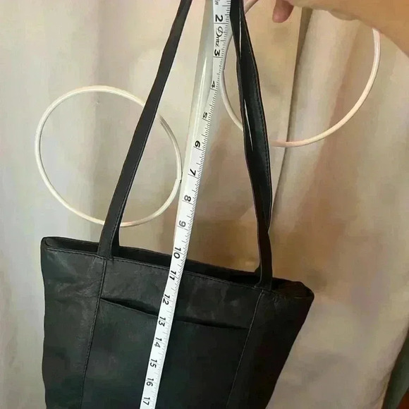 Classic Black Leather Shoulder Bag - Picture 12 of 13